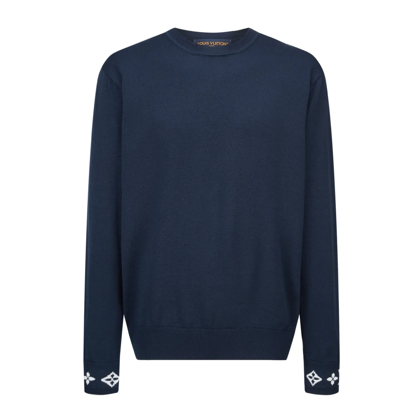 🅿️440 1v 25SS cuff jacquard crew neck sweater (navy blue) The original version was purchased for 15,100 and developed. The fabric is made of 55% cashmere fabric and 45% cotton. The fabric is soft and comfortable and does not cling to the upper body. The three-dimensional and stylish version can be worn outside or as a base layer. The fabric is washed frequently to fix the pattern and color. The jacquard is made of professional point jacquard on wool looms imported from Germany, and is reproduced from the original 1:1 scanned pattern. This round-neck pullover is made of soft cashmere in trendy tones and features Monogram elements on the ribbed knitted cuffs. It goes well with a variety of looks. Size:S-M-L-XL
